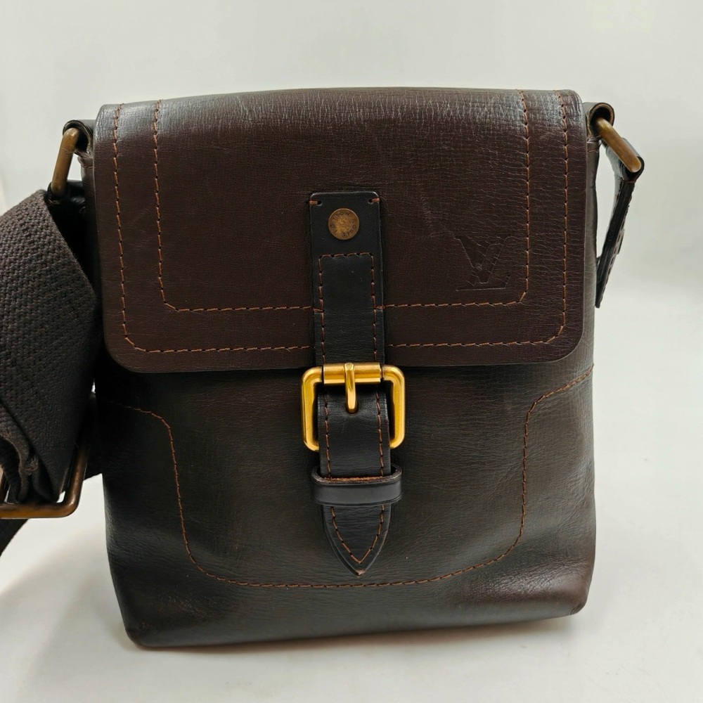 Authentic Louis Vuitton Taiga Leather Crossbody Messenger Bag  Made in France